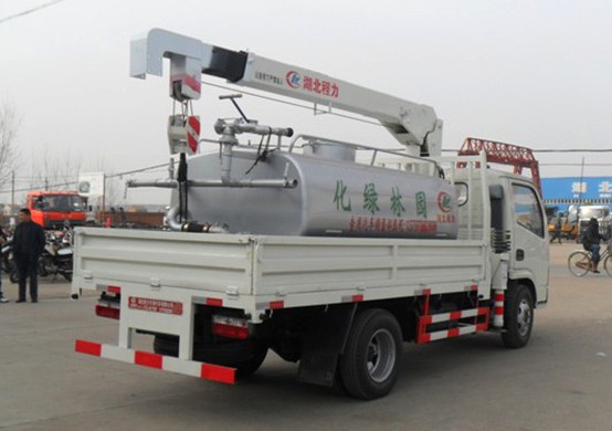 東風多利卡隨車吊灑水車圖片 東風多利卡隨車吊灑水車圖片