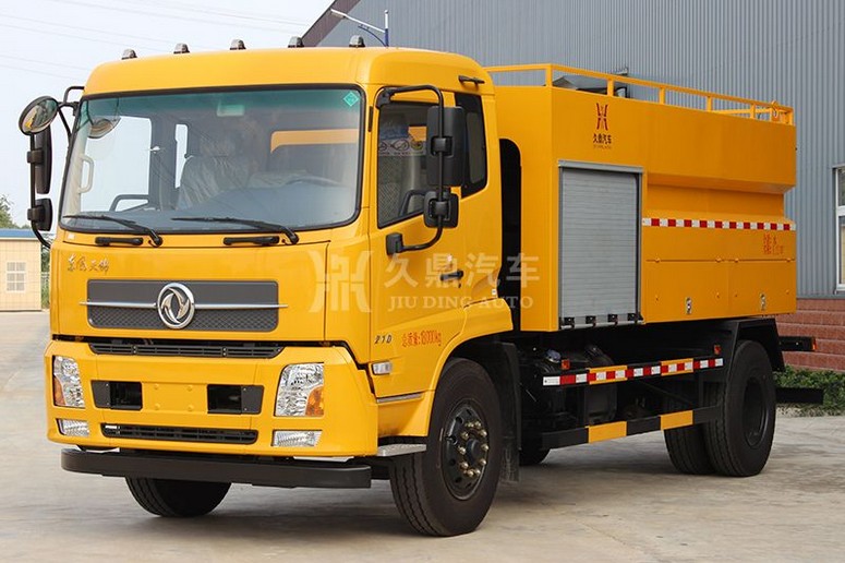 多功能灑水車——東風天錦清洗灑水車2