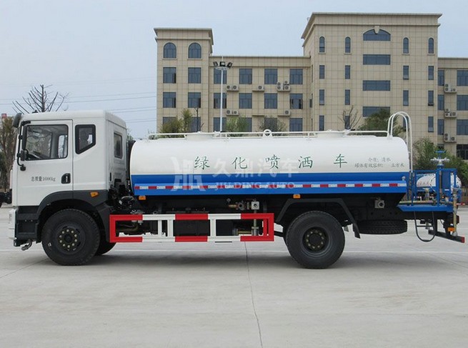 12噸(12方)東風(fēng)御虎綠化灑水車圖片 12噸(12方)東風(fēng)御虎綠化灑水車圖片