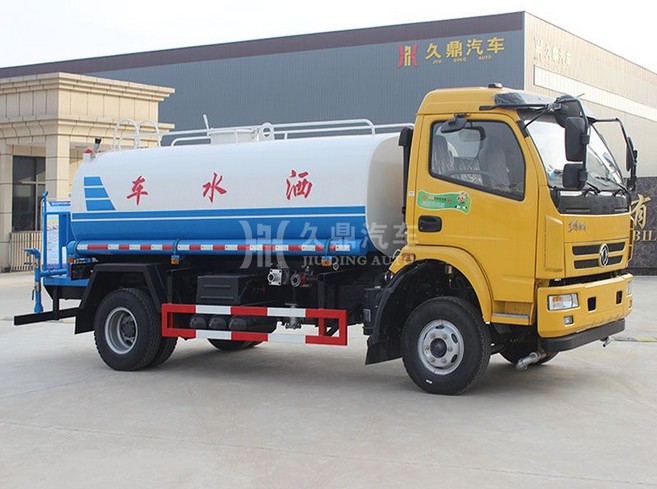 工程灑水車租賃價(jià)格_8噸東風(fēng)大多利卡工程灑水車價(jià)格3