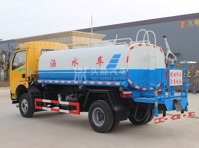工程灑水車租賃價(jià)格_8噸東風(fēng)大多利卡工程灑水車價(jià)格4