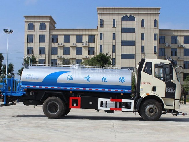 10噸灑水車哪里有賣_10噸解放J6綠化灑水車廠家價(jià)格