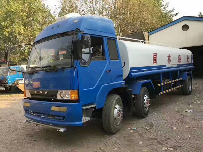 20噸解放前四后四二手灑水車