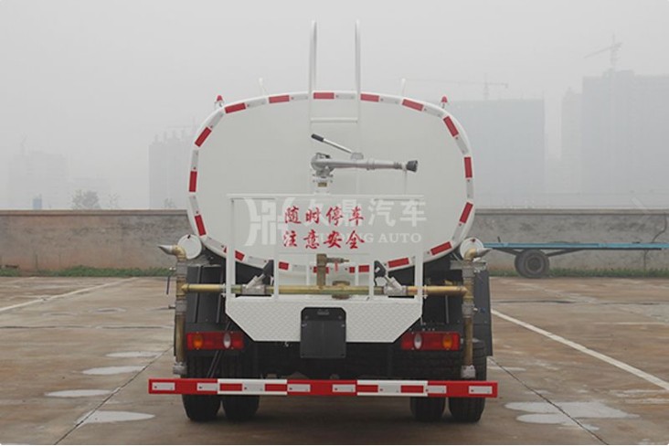 環(huán)衛(wèi)灑水車廠家在哪里_12噸東風(fēng)天錦環(huán)衛(wèi)灑水車4