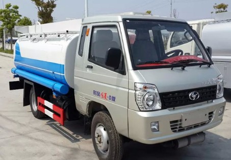 小型灑水車視頻_3噸時風風菱小型灑水車4