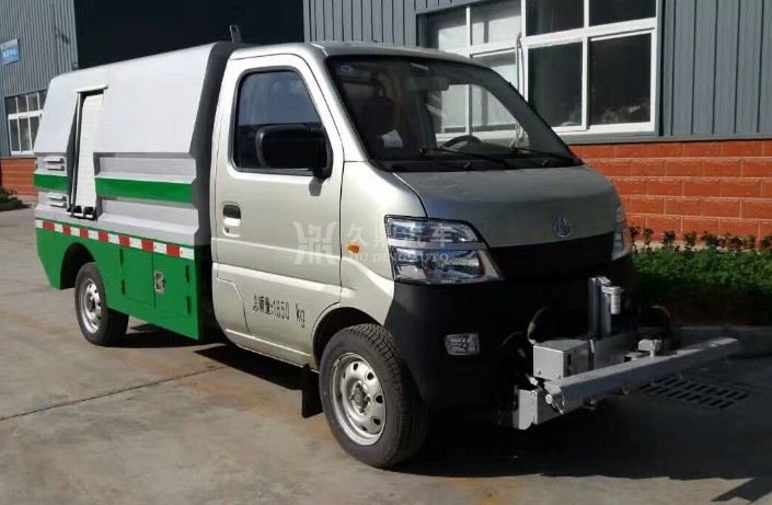 公路灑水車灑水圖片_長安小型公路灑水車