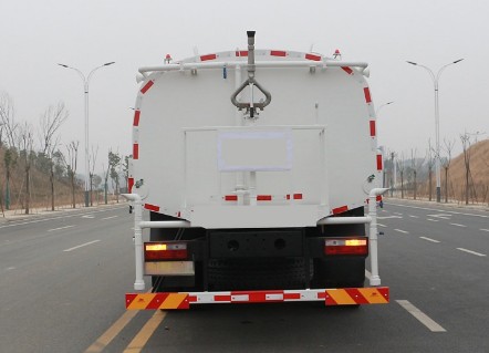 20噸灑水車(chē)自重多少?lài)嵞豞東風(fēng)御龍后雙橋20噸綠化灑水車(chē)廠(chǎng)家價(jià)格4