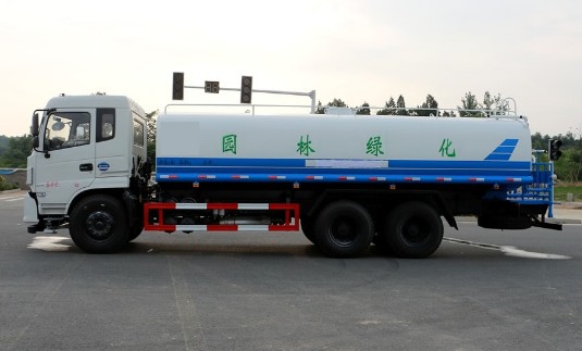 20噸灑水車報價表_東風(fēng)專底后雙橋20噸綠化灑水車廠家價格