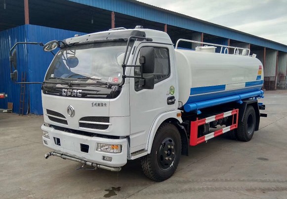 8方灑水車大概價(jià)格_福瑞卡8噸綠化灑水車廠家價(jià)格