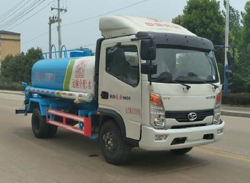 五方灑水車多重_時(shí)風(fēng)風(fēng)馳5方綠化灑水車廠家價(jià)格