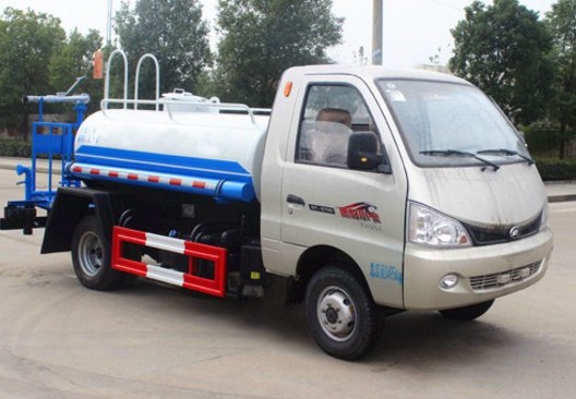 北汽黑豹2噸藍牌綠化灑水車