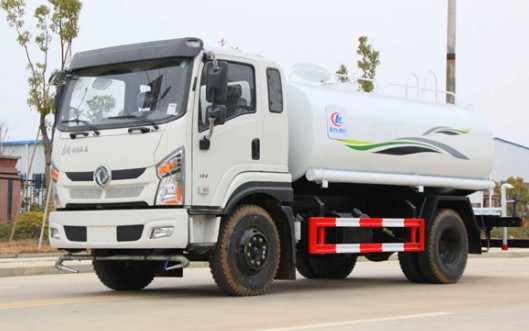 12噸灑水車要什么駕照_東風專底D1駕駛室12噸綠化灑水車廠家價格