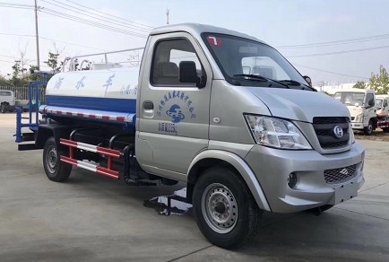 藍(lán)牌灑水車最大能幾噸的_北汽昌河2方綠化灑水車廠家價(jià)格