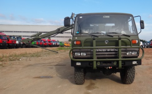 多功能灑水車(chē)_東風(fēng)六驅(qū)太陽(yáng)能光伏板清洗車(chē)