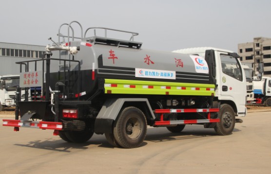 �|�LС��������ˮ܇�������˜ʻ����w������DƬ