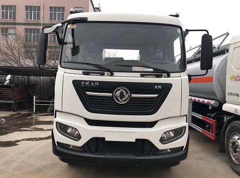 東風天錦新款KR駕駛室灑水車圖片 東風天錦新款KR駕駛室灑水車圖片