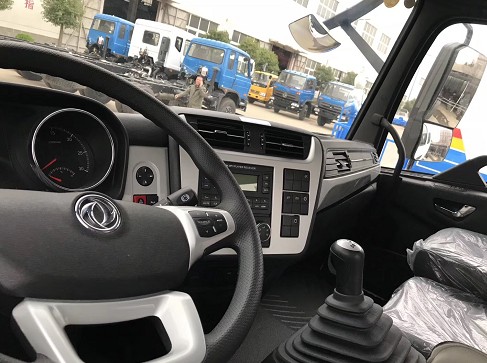 東風天錦新款KR駕駛室灑水車圖片 東風天錦新款KR駕駛室灑水車圖片