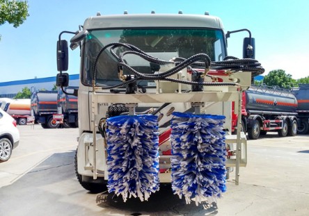 東風天錦護欄清洗灑水車圖片 東風天錦護欄清洗灑水車圖片