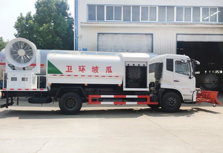 東風天錦推鏟灑水車圖片 東風天錦推鏟灑水車圖片