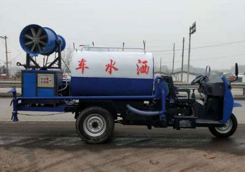 小型灑水車怎么操作_三輪小型灑水車2