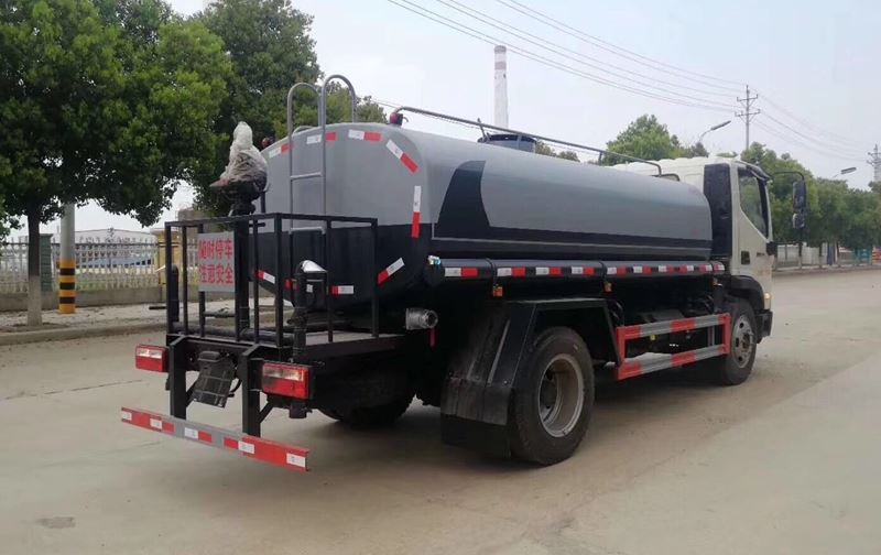 綠化灑水車圖片 綠化灑水車圖片