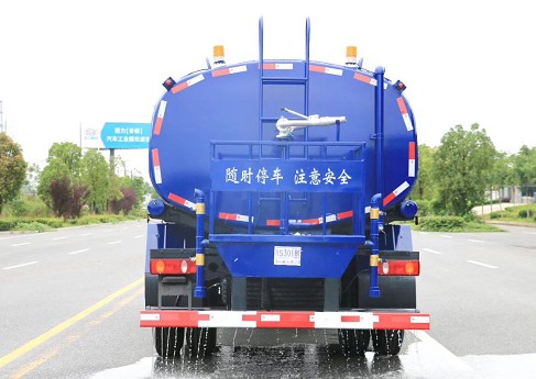 國(guó)六15方東風(fēng)柳汽乘龍L3灑水車圖片 國(guó)六15方東風(fēng)柳汽乘龍L3灑水車圖片