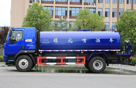 國(guó)六15方東風(fēng)柳汽乘龍L3灑水車圖片 國(guó)六15方東風(fēng)柳汽乘龍L3灑水車圖片