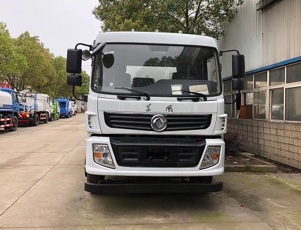 15噸灑水車型號及價格_國六15方東風隨專D913綠化灑水車廠家價格