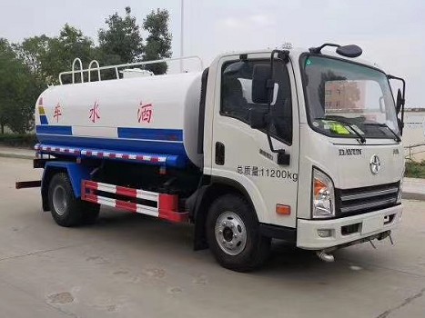8噸灑水車參數(shù)_國六大運(yùn)奧普力黃牌8方綠化灑水車廠家價(jià)格