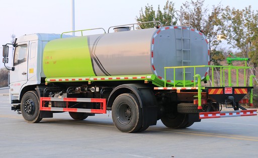 12方灑水車可以裝多少噸水_國(guó)六12噸東風(fēng)專用底盤(pán)D3L綠化灑水車廠家價(jià)格