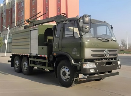 東風六驅(qū)光伏板清洗車圖片 東風六驅(qū)光伏板清洗車圖片