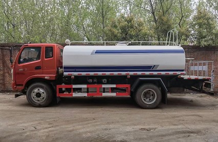 �w���W�Y����13����ˮ܇�෽λ�DƬ