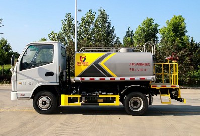 藍(lán)牌灑水車圖片_國六2.5方凱馬藍(lán)牌綠化灑水車廠家價(jià)格3