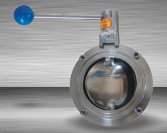 �������y