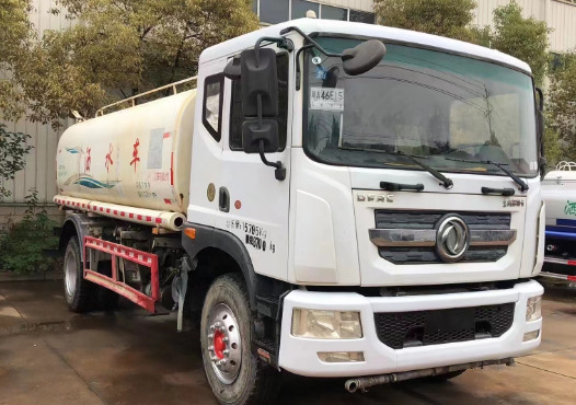 二手15方六缸機灑水車_二手15方東風多利卡D9灑水車