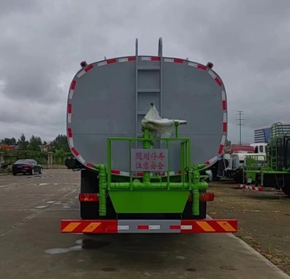 �����ؿ�ǰ�ĺ��32����ˮ܇(ch��)