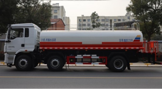 陜汽小三軸20方灑水車_中汽力威牌HLW5251GPSSX6型綠化噴灑車2