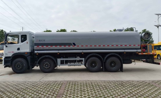 東風(fēng)華神T5前四后八27方灑水車_東風(fēng)27方灑水車4